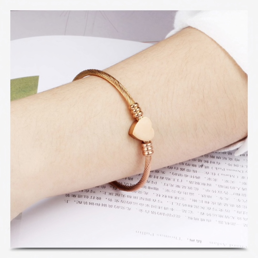 New Ivonne Destination Rose Gold Heart Bracelet - Picture 2 of 2